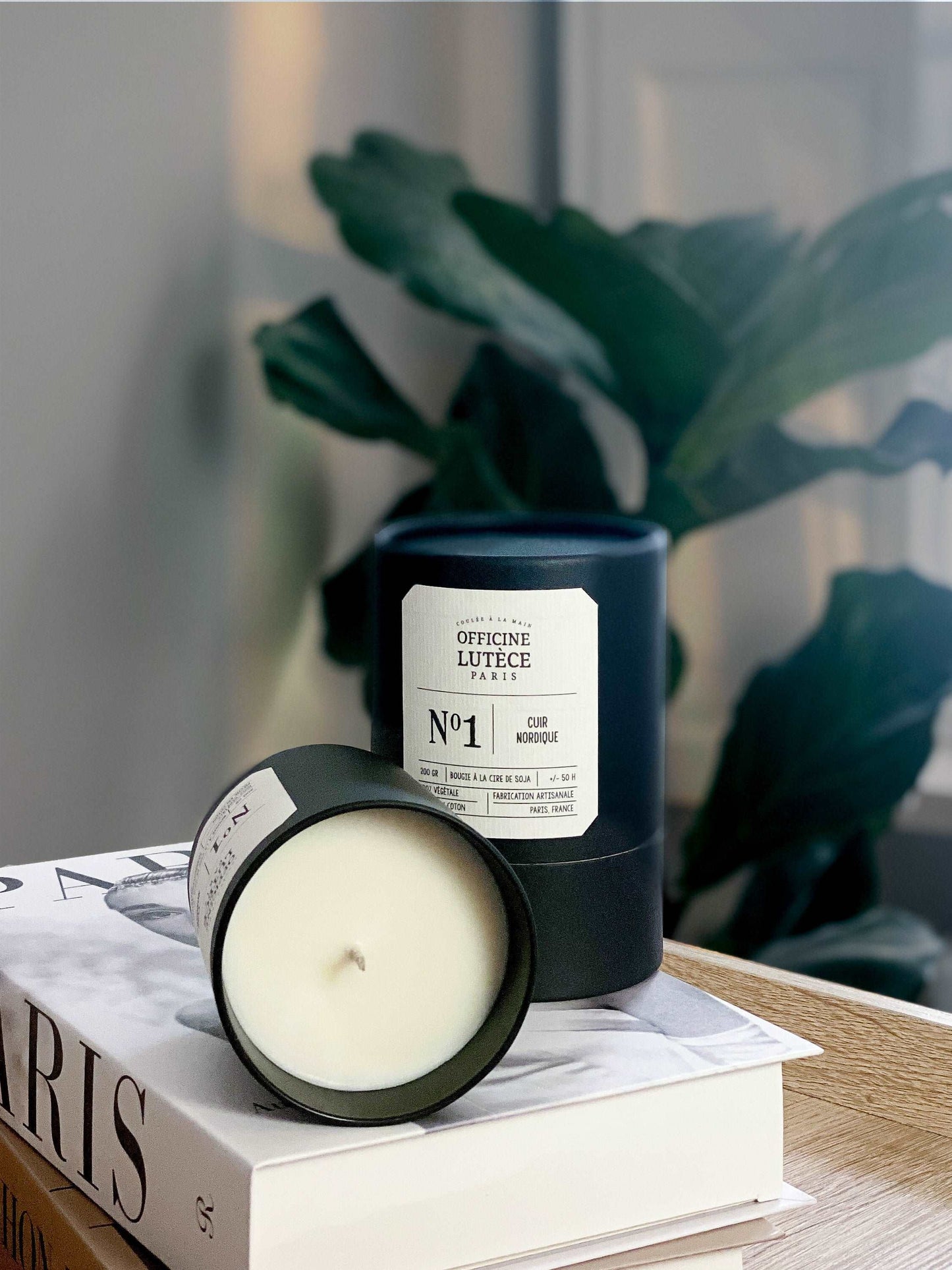 Bougie Parfumée Nº1 Cuir Nordique Officine Lutèce