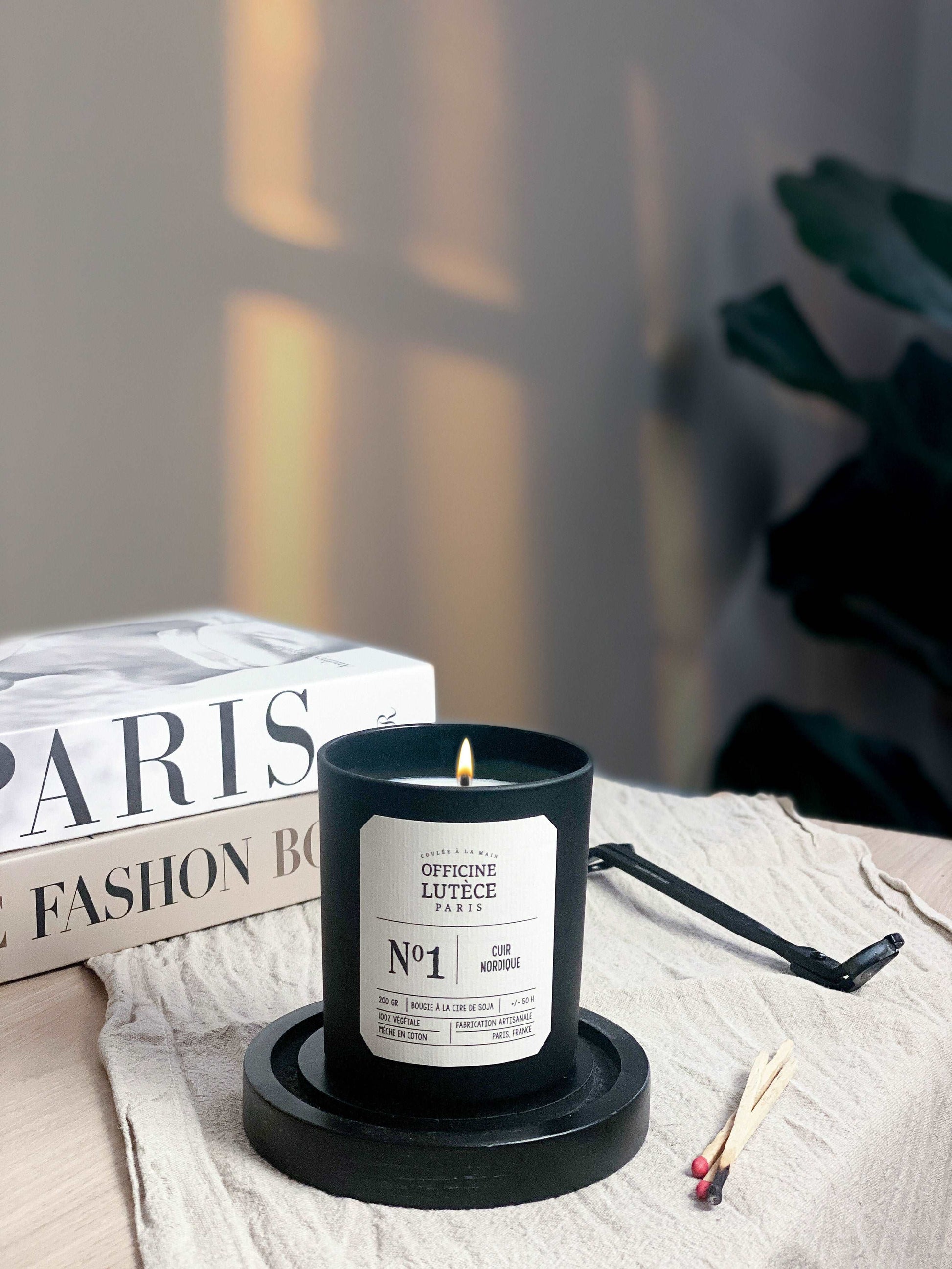 Bougie Parfumée Nº1 Cuir Nordique Officine Lutèce